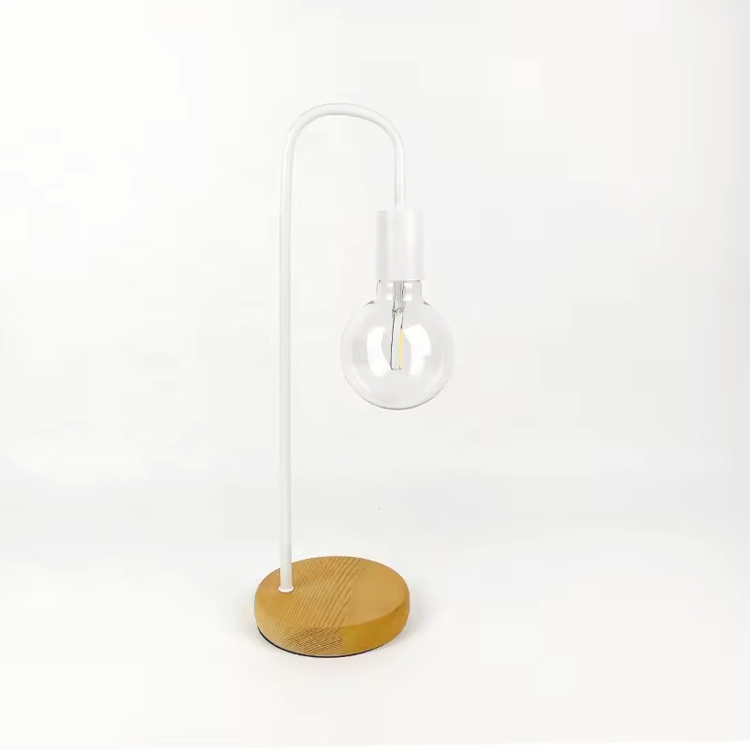 Simpel moderne metal håndværk hjemmeindretning kuglepære bordlampe